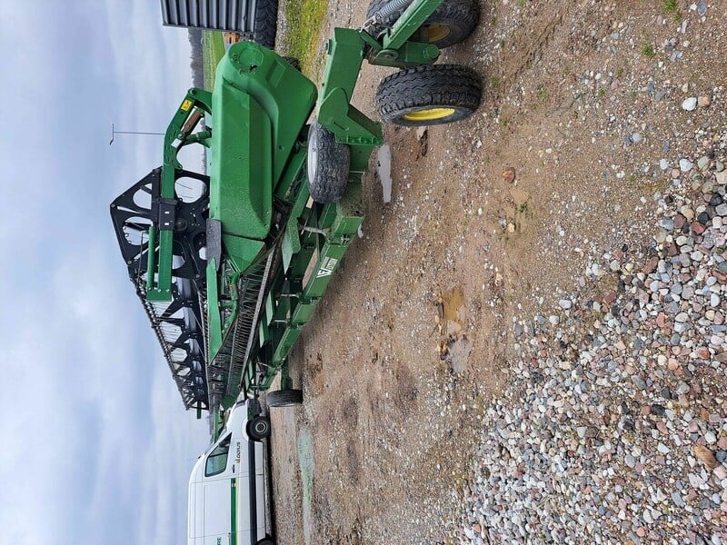 Photo 5 - John Deere 2015 y Harvester