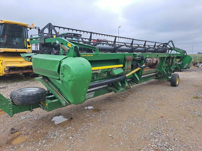 Photo 6 - John Deere 2015 y Harvester