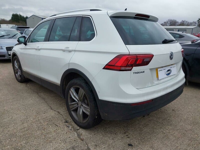 Photo 2 - Volkswagen Tiguan 2020 y parts