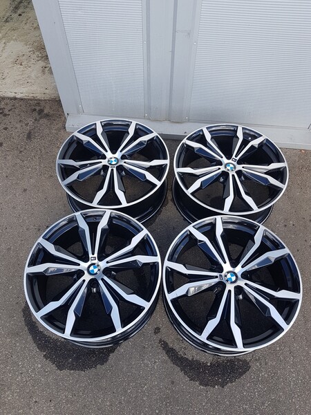 Photo 2 - BMW Et50 light alloy R20 rims