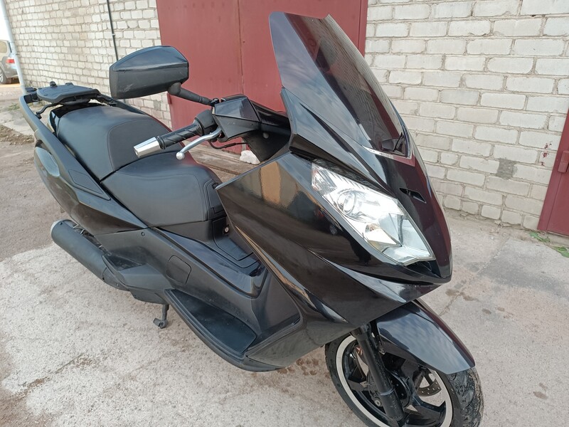 Peugeot Satelis 2007 y Scooter / moped