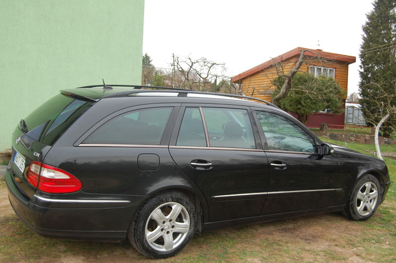 Photo 2 - Mercedes-Benz 211 2003 y Wagon