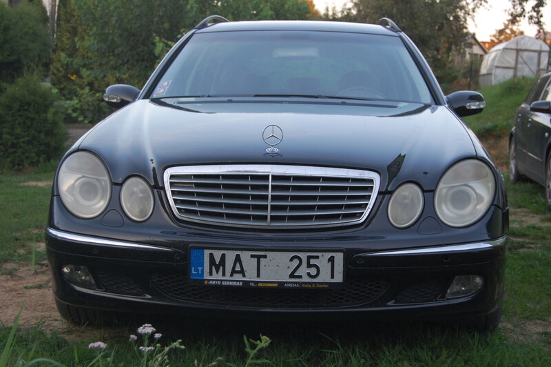 Photo 3 - Mercedes-Benz 211 2003 y Wagon