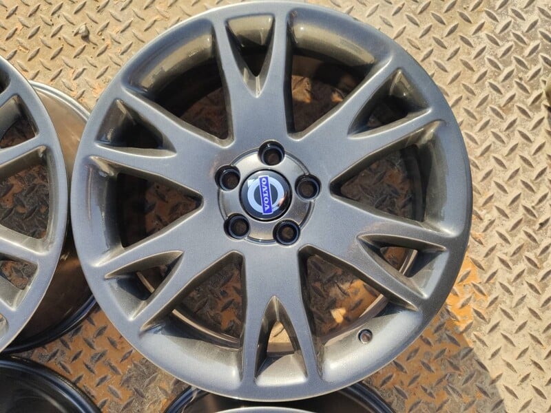 Photo 6 - Light alloy R18 rims