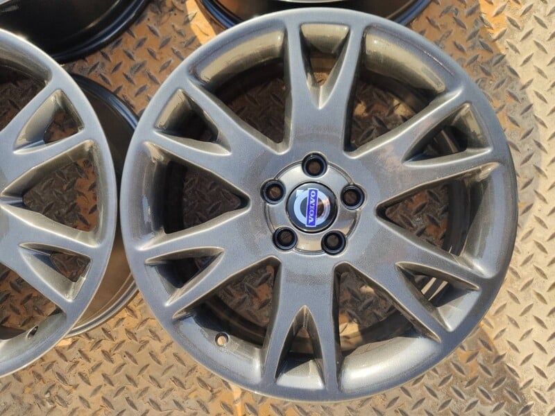 Photo 4 - Light alloy R18 rims