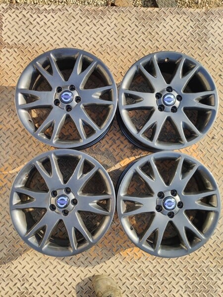 Photo 2 - Light alloy R18 rims