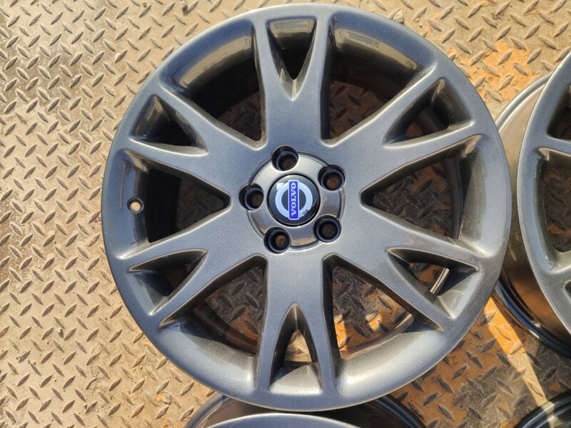 Photo 5 - Light alloy R18 rims