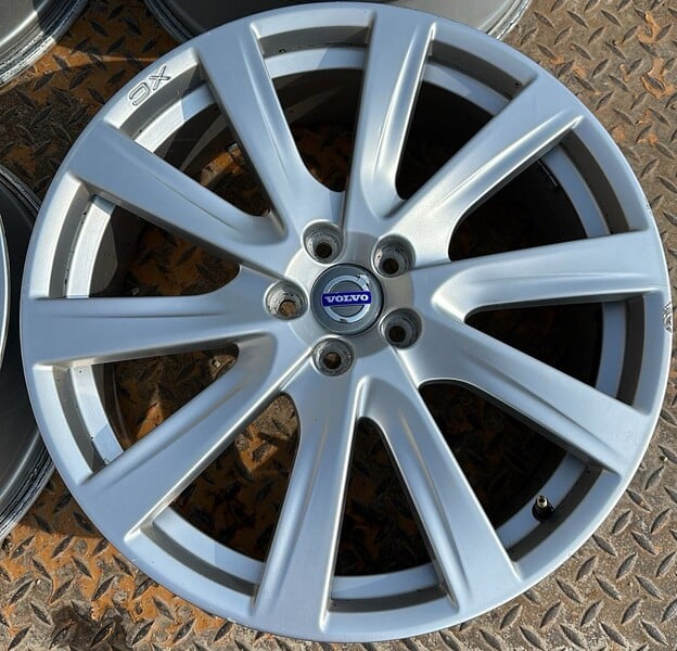 Photo 5 - Light alloy R20 rims