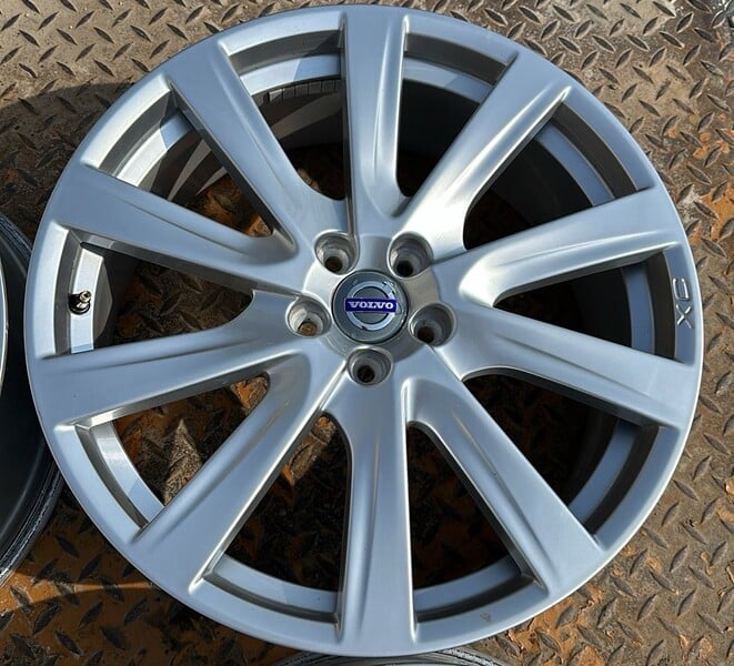 Photo 6 - Light alloy R20 rims