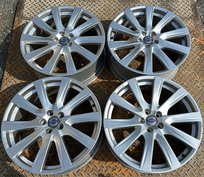 Photo 2 - Light alloy R20 rims