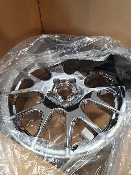 Photo 2 - Light alloy R17 rims