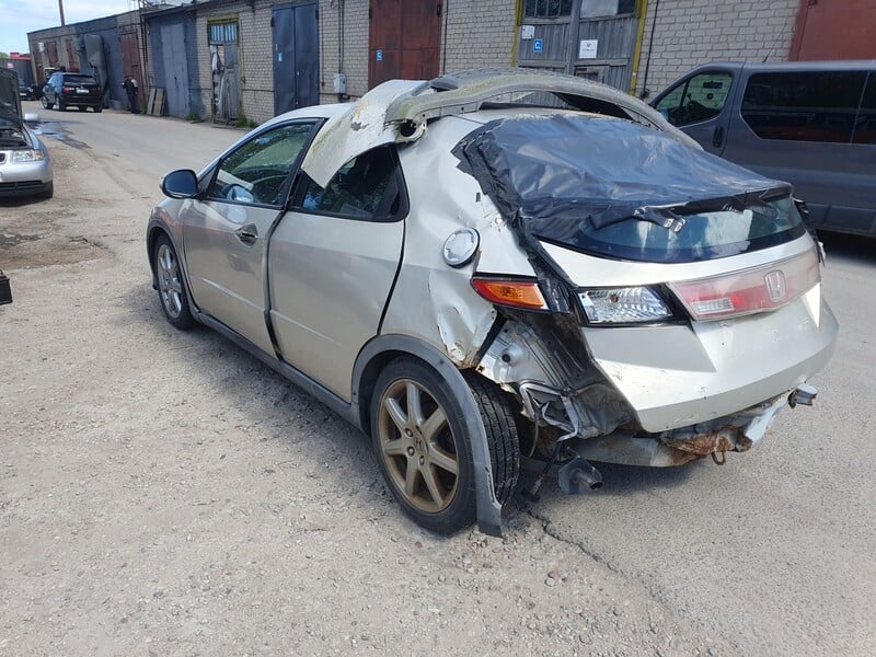 Photo 6 - Honda Civic VIII 2007 y parts