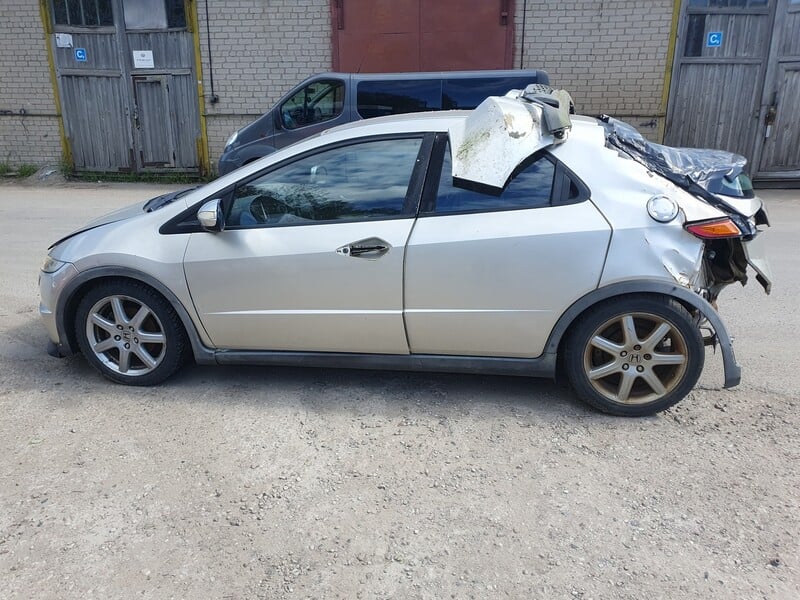 Photo 7 - Honda Civic VIII 2007 y parts