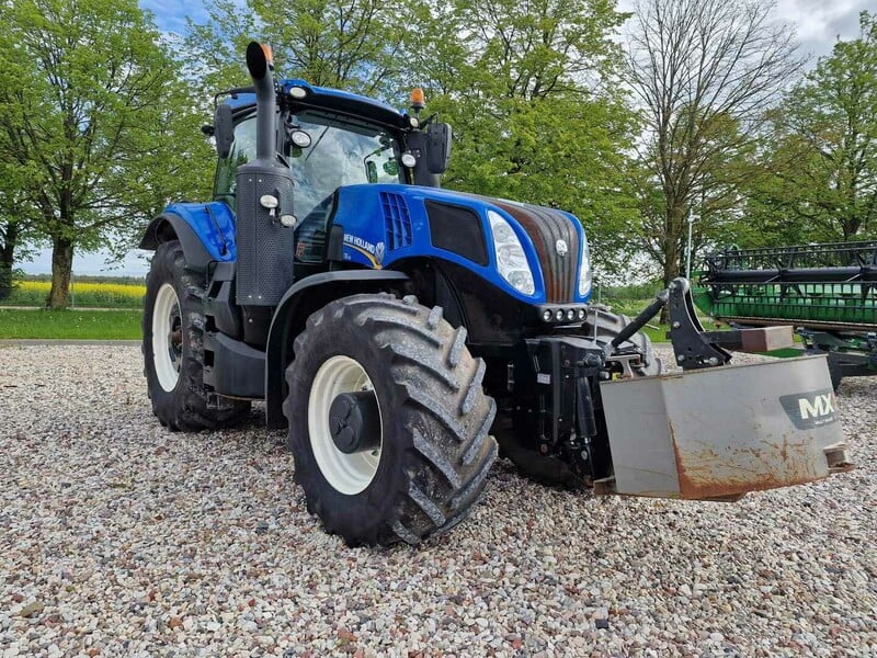 Photo 2 - New Holland 2017 y Tractor