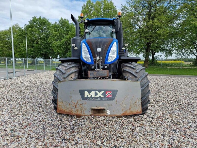 Photo 5 - New Holland 2017 y Tractor