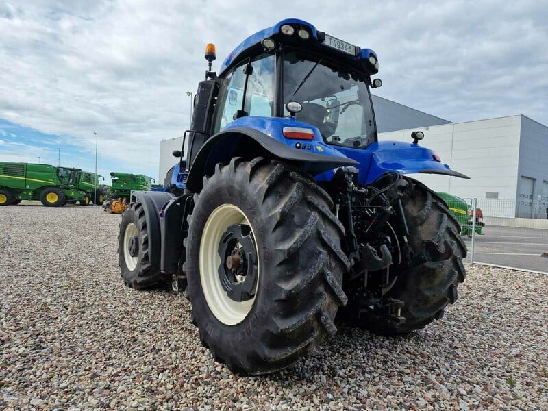 Photo 6 - New Holland 2017 y Tractor