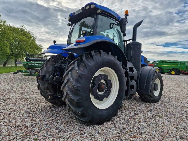 Photo 7 - New Holland 2017 y Tractor