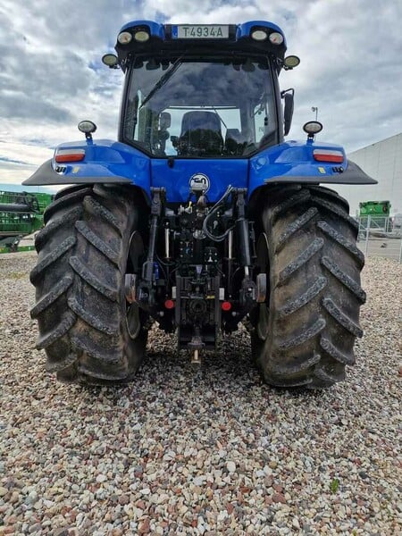 Photo 8 - New Holland 2017 y Tractor