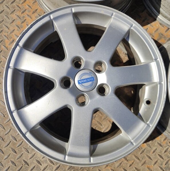 Photo 3 - Light alloy R16 rims