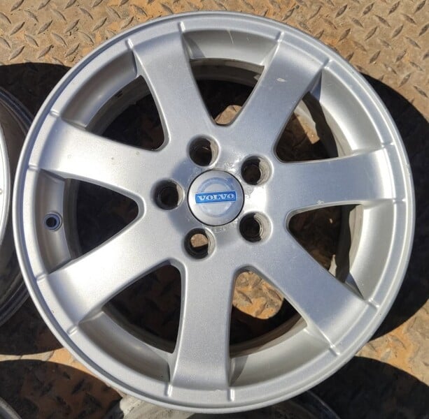 Photo 5 - Light alloy R16 rims