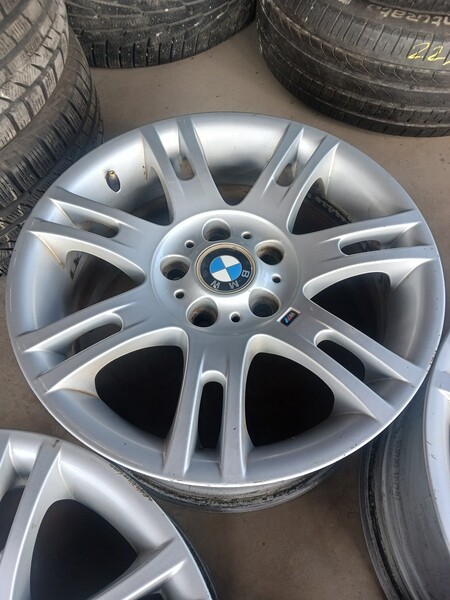 Photo 3 - BMW light alloy R17 rims