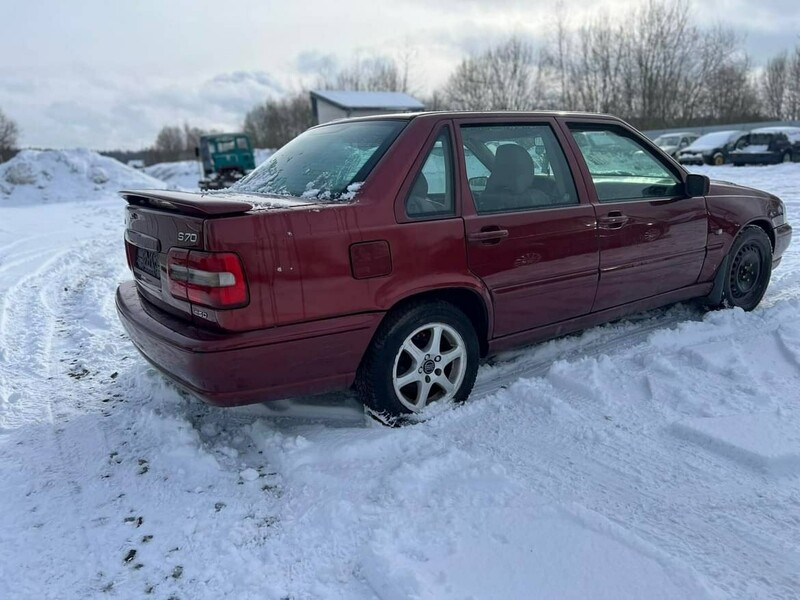 Photo 3 - Volvo S70 1998 y parts