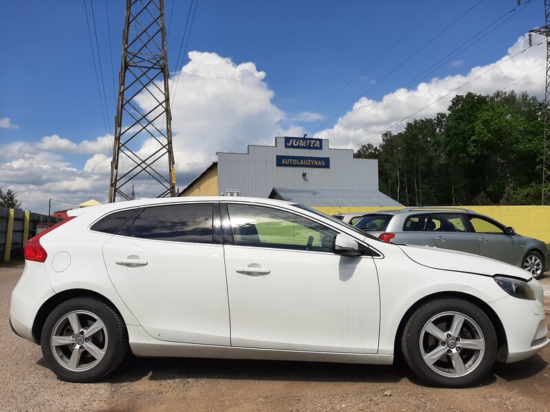 Volvo V40 2012 г запчясти