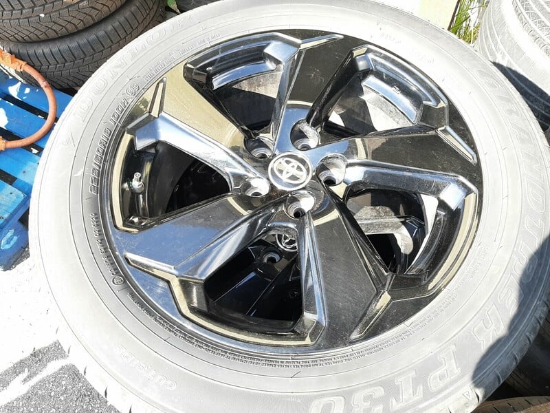 Photo 2 - Toyota RAV4 light alloy R18 rims