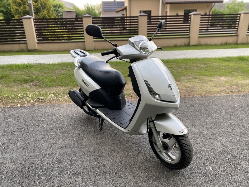 Peugeot Vivacity 2016 y Scooter / moped