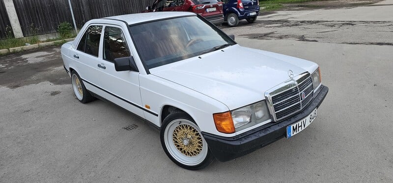 Фотография 3 - Mercedes-Benz 190 E 1990 г