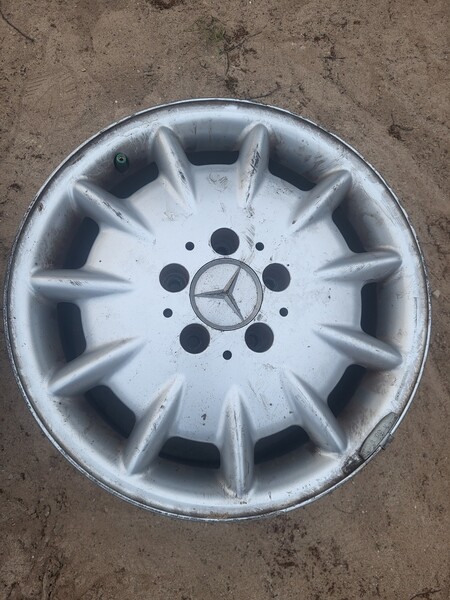 Photo 1 - Mercedes-Benz 210 light alloy R16 rims