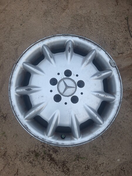 Photo 2 - Mercedes-Benz 210 light alloy R16 rims