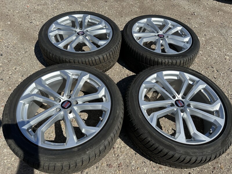 Seat Siunciam, 8J ET27 light alloy R20 rims