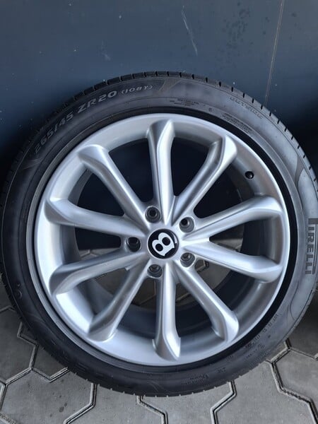 Photo 2 - Bentley Continental Continental light alloy R20 rims