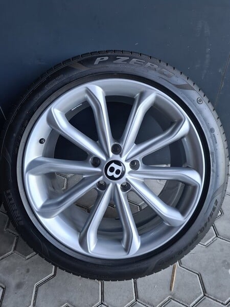 Photo 3 - Bentley Continental Continental light alloy R20 rims