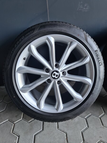 Photo 4 - Bentley Continental Continental light alloy R20 rims