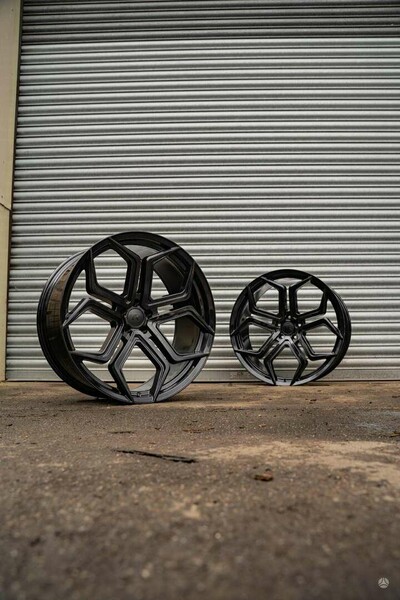 RF7 Gloss black rims