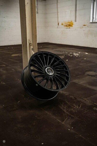 RF8 Gloss black rims