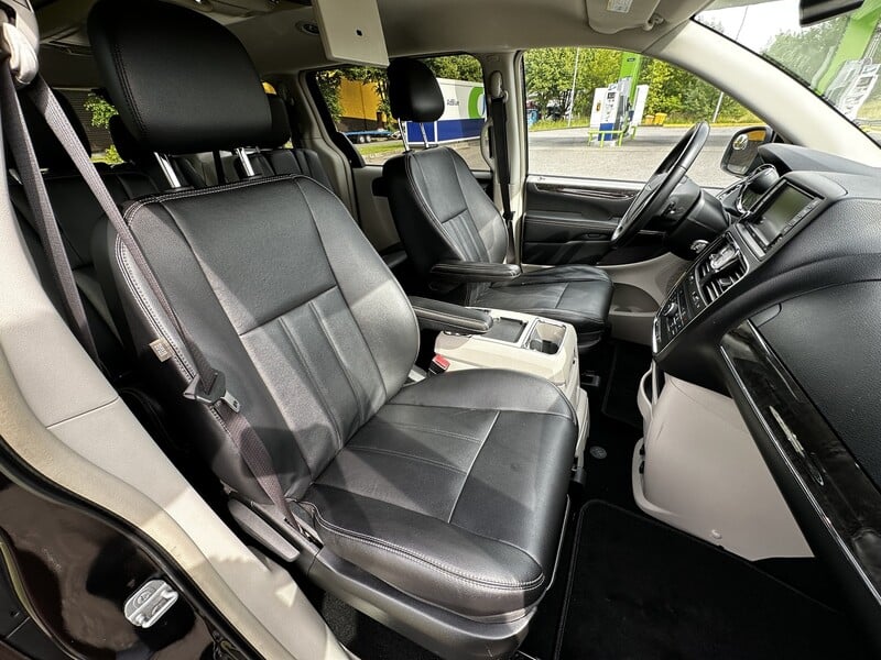 Photo 18 - Chrysler Town & Country 2014 y Van