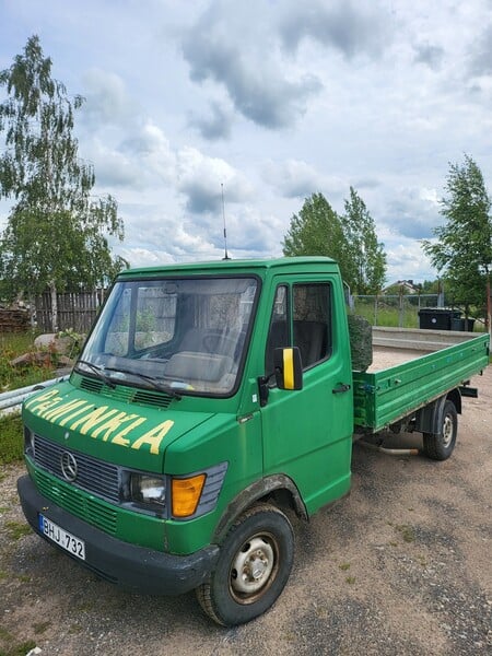 Mercedes-Benz 208 1986 y Flatbed