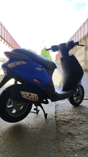 Photo 3 - Piaggio ZIP 2005 y Scooter / moped