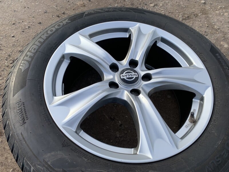 Photo 5 - Nissan Siunciam, 7.5J ET48 light alloy R18 rims