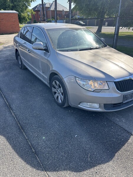 Skoda Superb 2011 г запчясти