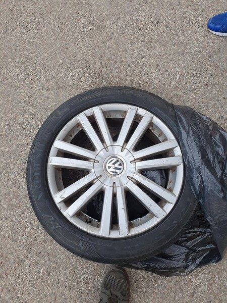 Photo 2 - Light alloy R17 rims