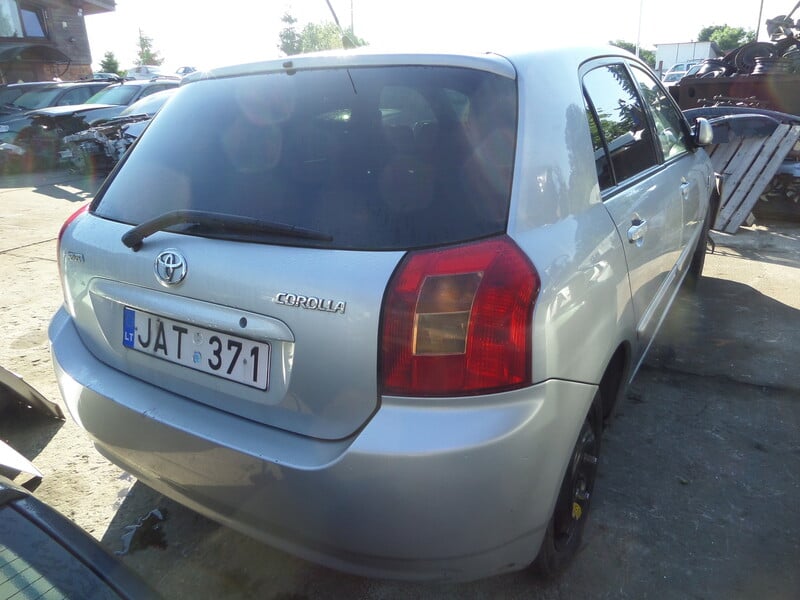 Photo 3 - Toyota Corolla 2004 y parts