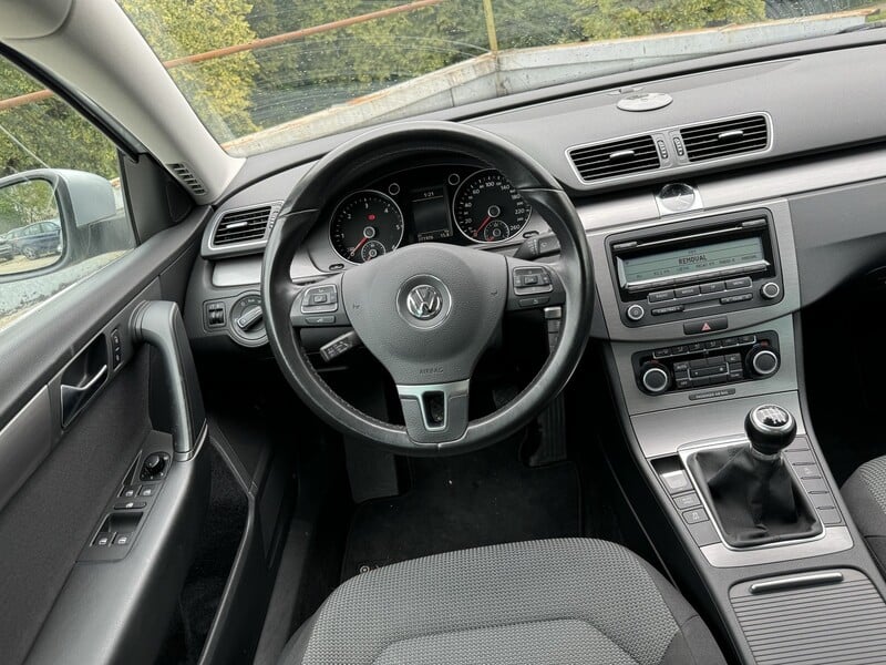 Photo 4 - Volkswagen Passat TDI Trendline 2011 y