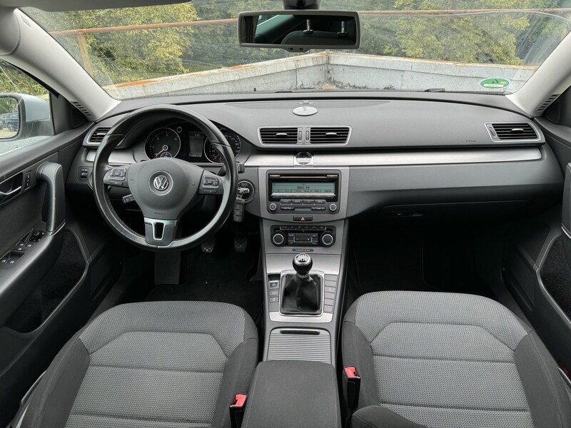 Photo 18 - Volkswagen Passat TDI Trendline 2011 y