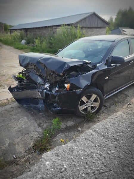 Photo 3 - Mitsubishi Lancer 2009 y parts