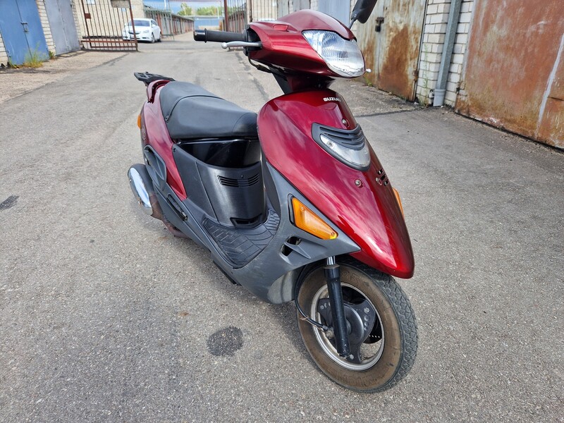 Suzuki 2000 y Scooter / moped