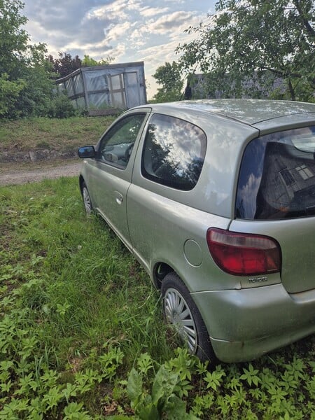 Photo 1 - Toyota Yaris 2004 y Hatchback